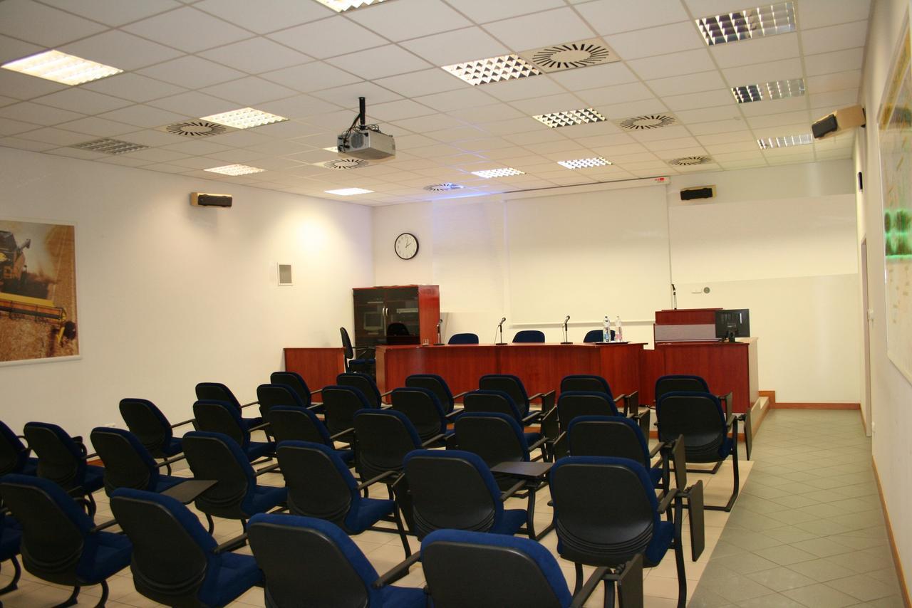 Park Hotel Es Rendezveny Centrum Bábolna Dış mekan fotoğraf